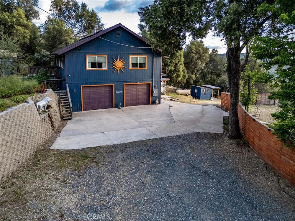 51571 Coyote Ridge Oakhurst, CA 93644