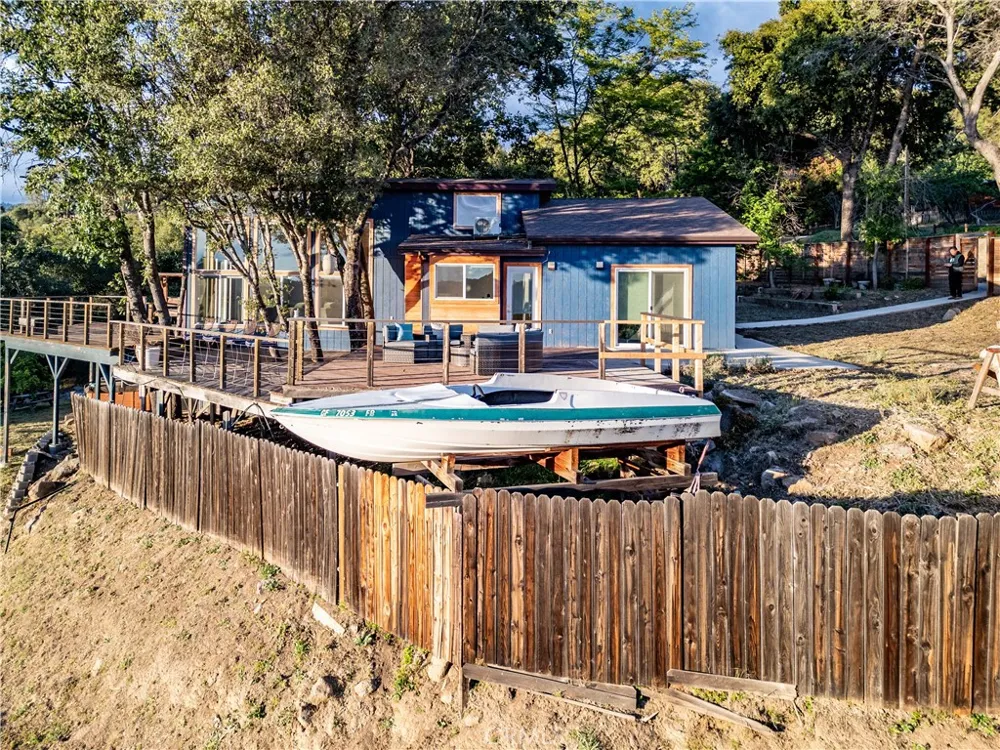 51571 Coyote Ridge Oakhurst, CA 93644