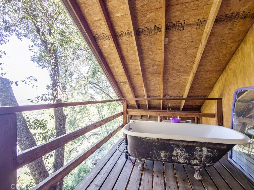 51571 Coyote Ridge Oakhurst, CA 93644
