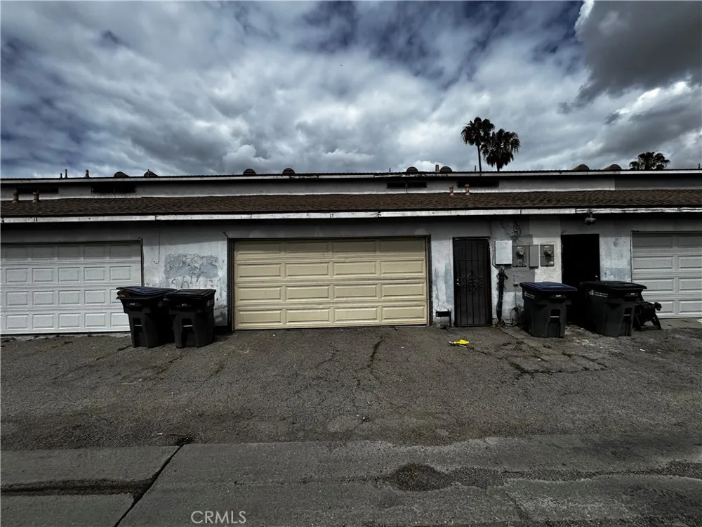 17 Scottsdale Carson, CA 90745