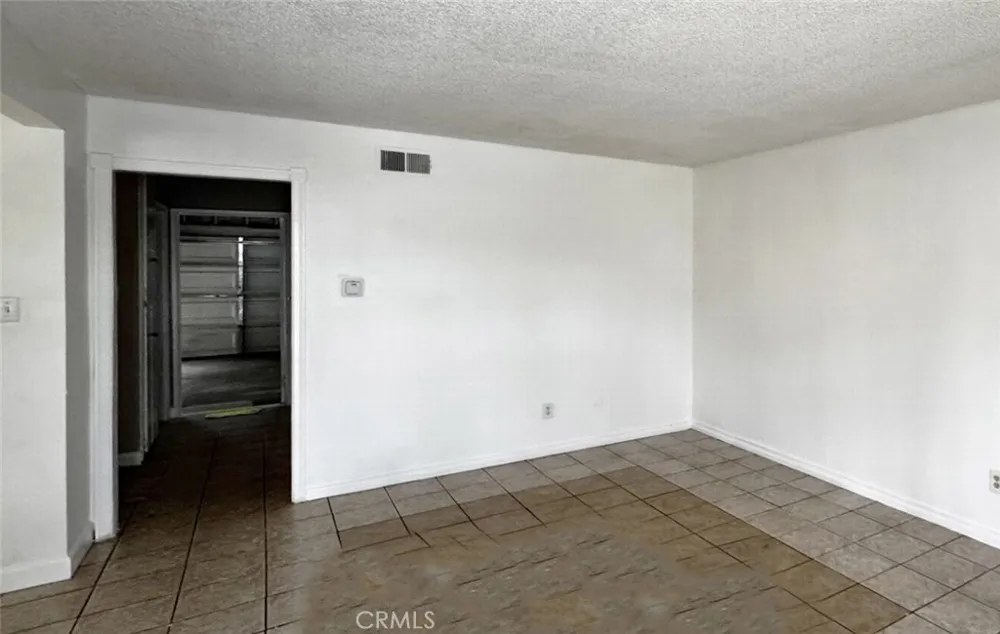 17 Scottsdale Carson, CA 90745