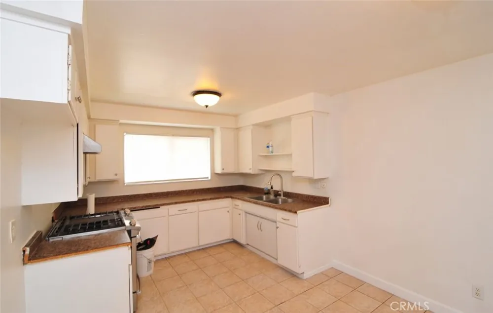 17 Scottsdale Carson, CA 90745