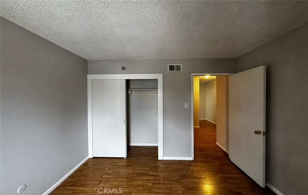 17 Scottsdale Carson, CA 90745