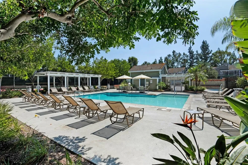 40 Hollyhock Aliso Viejo, CA 92656