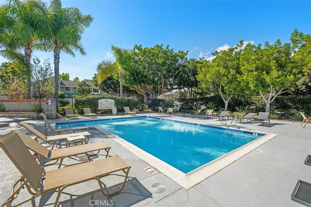 40 Hollyhock Aliso Viejo, CA 92656