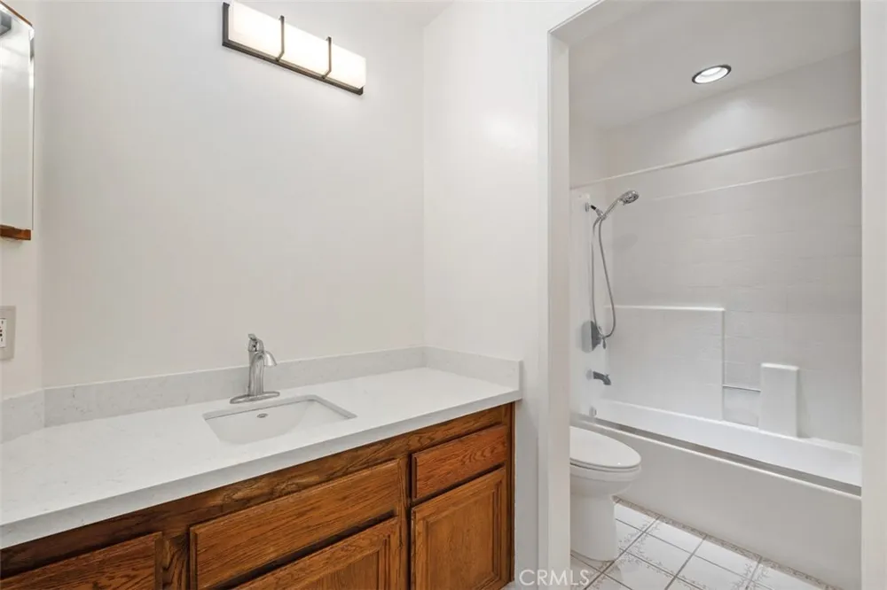 40 Hollyhock Aliso Viejo, CA 92656