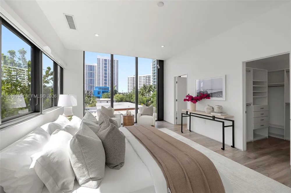 1525 Bay Rd Miami Beach, FL 33139