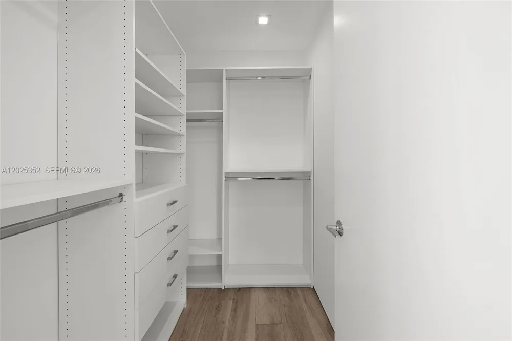 1525 Bay Rd Miami Beach, FL 33139