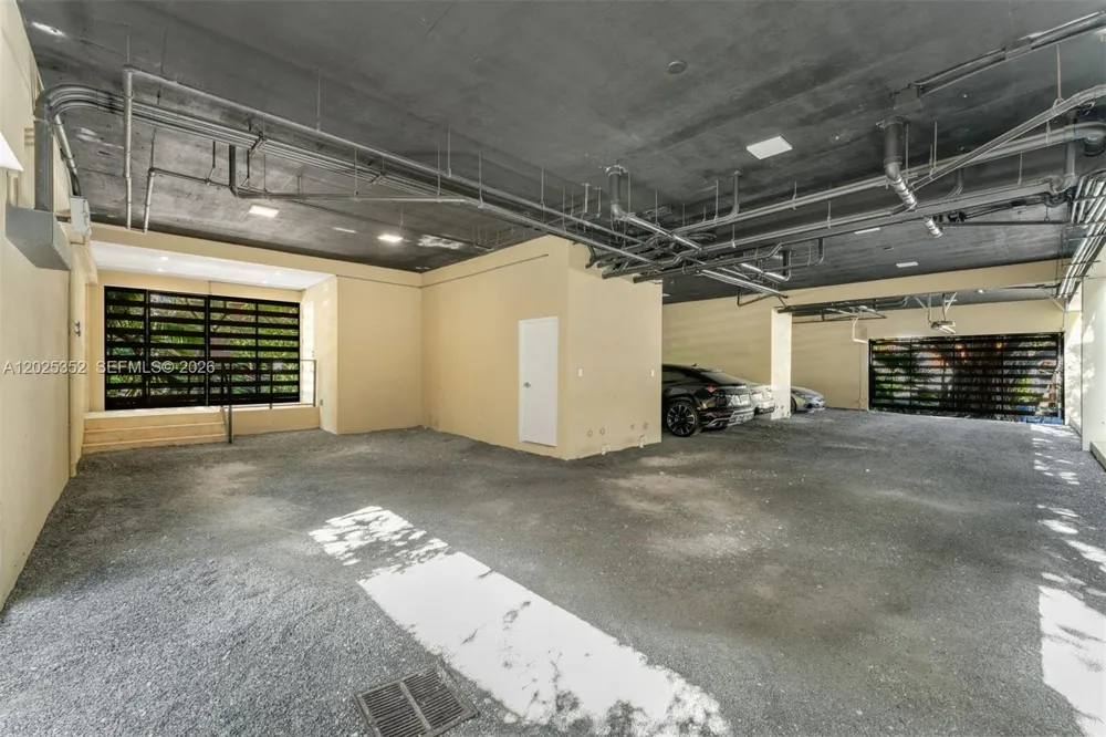 1525 Bay Rd Miami Beach, FL 33139
