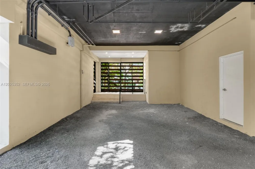 1525 Bay Rd Miami Beach, FL 33139