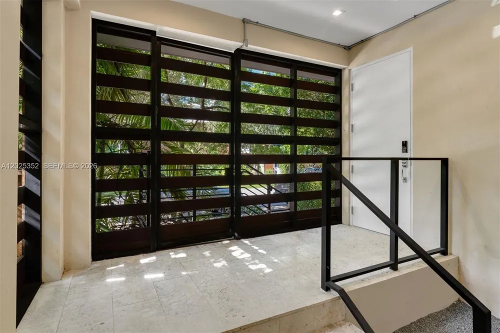 1525 Bay Rd Miami Beach, FL 33139