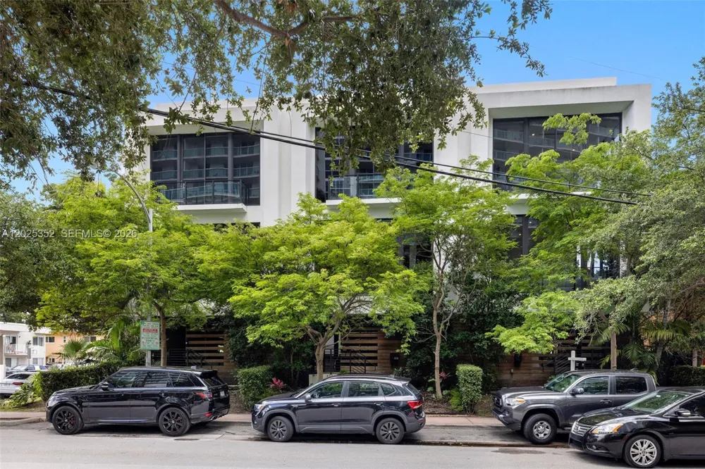 1525 Bay Rd Miami Beach, FL 33139