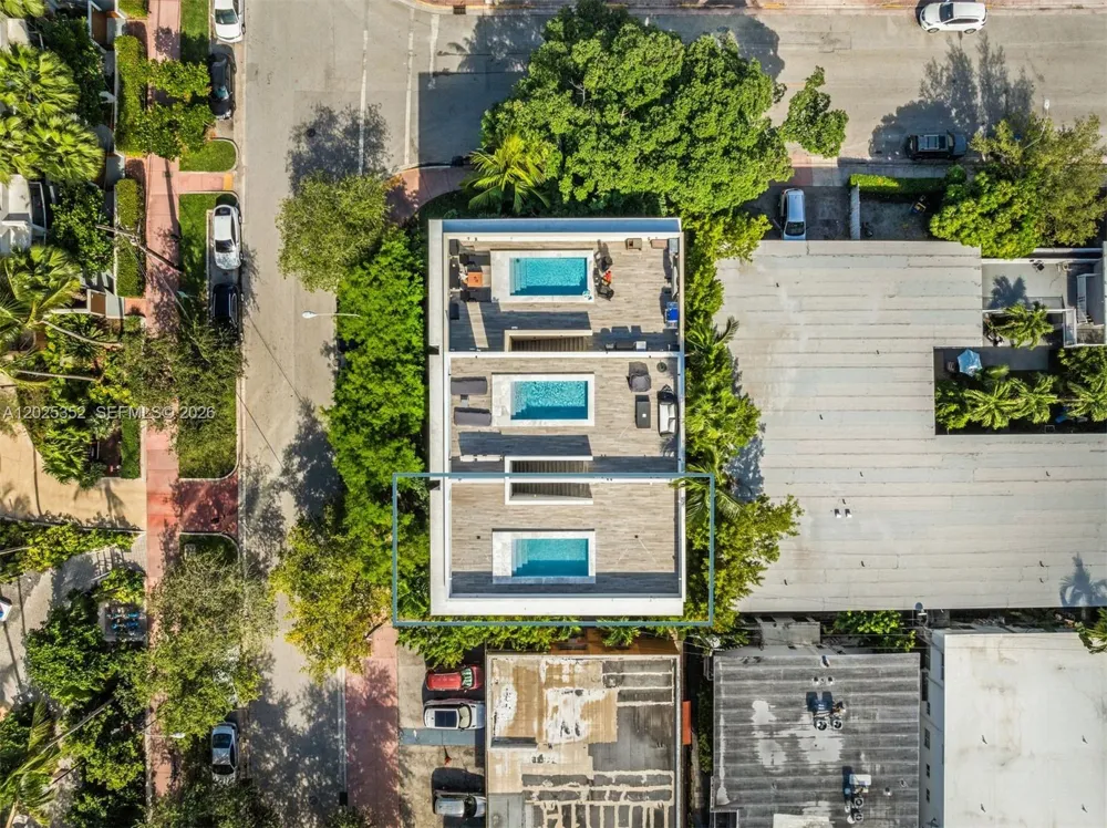 1525 Bay Rd Miami Beach, FL 33139