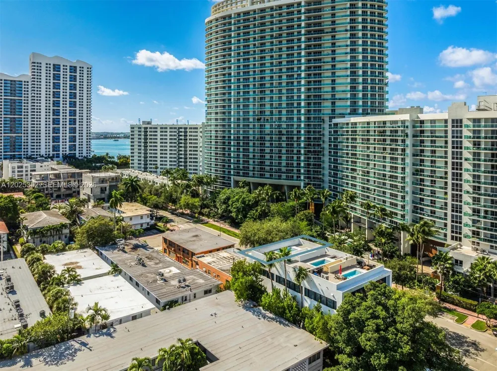 1525 Bay Rd Miami Beach, FL 33139