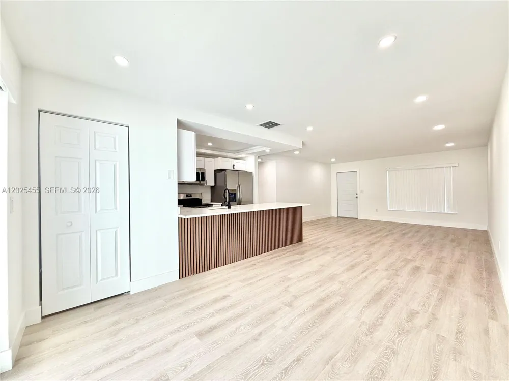 10209 SW 20th Ter Miami, FL 33165