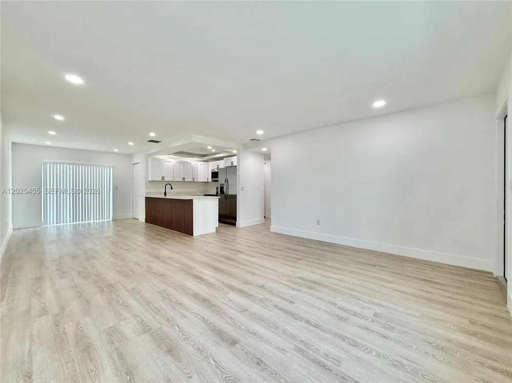 10209 SW 20th Ter Miami, FL 33165