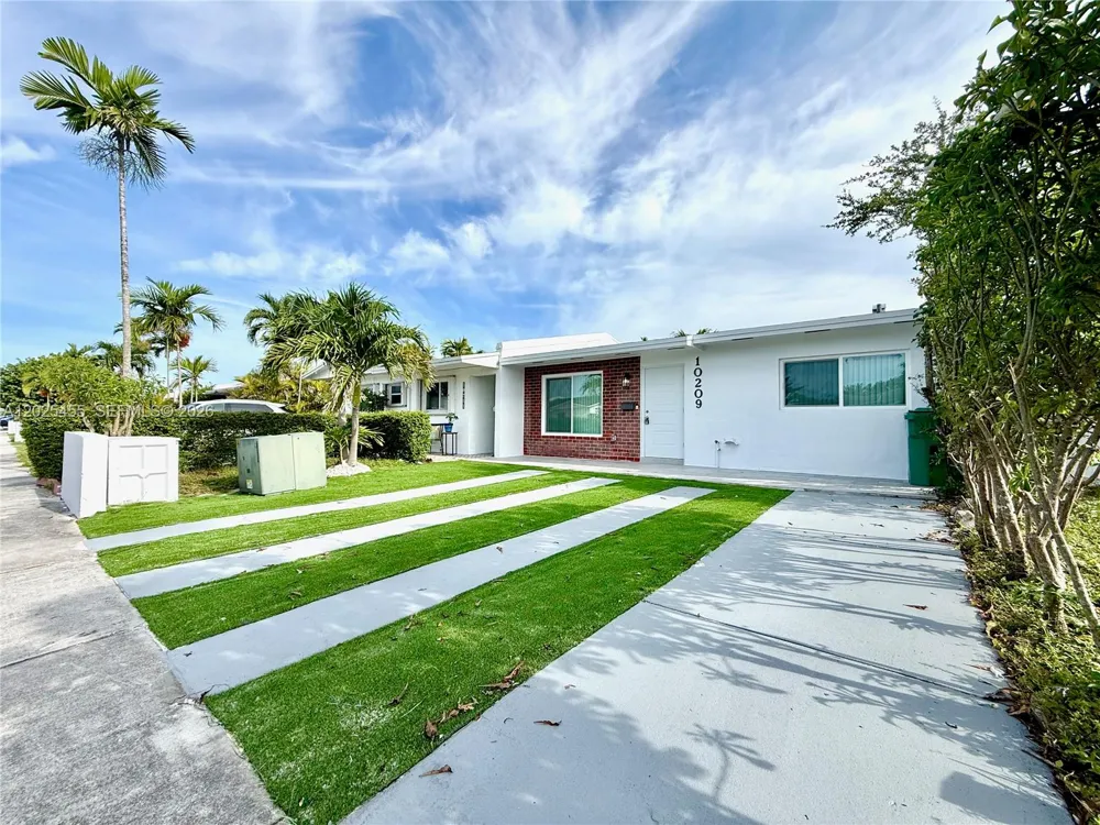 10209 SW 20th Ter Miami, FL 33165