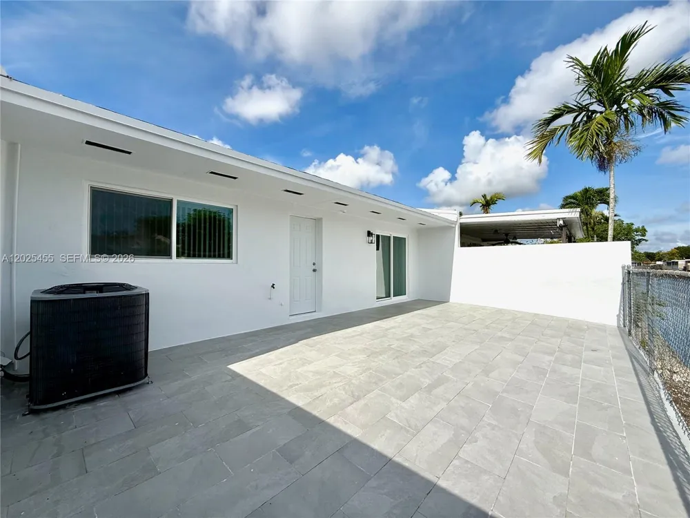 10209 SW 20th Ter Miami, FL 33165