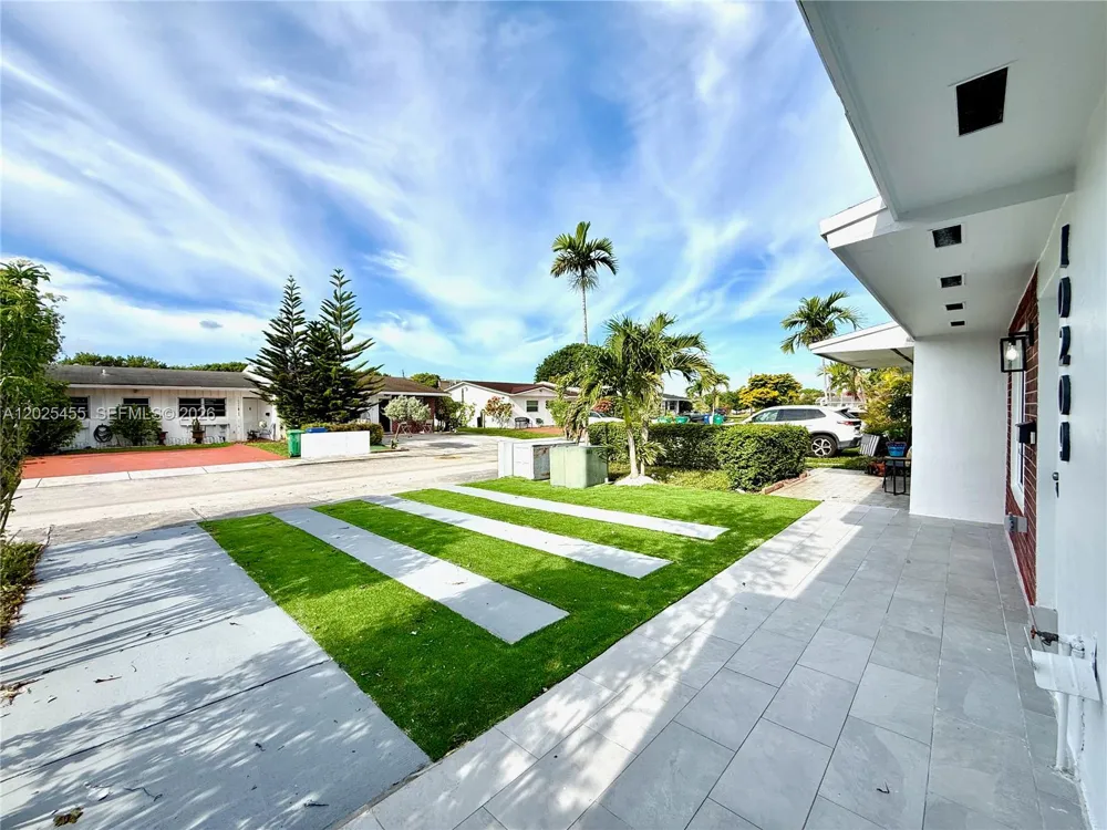 10209 SW 20th Ter Miami, FL 33165