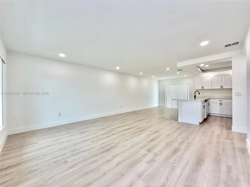 10209 SW 20th Ter Miami, FL 33165