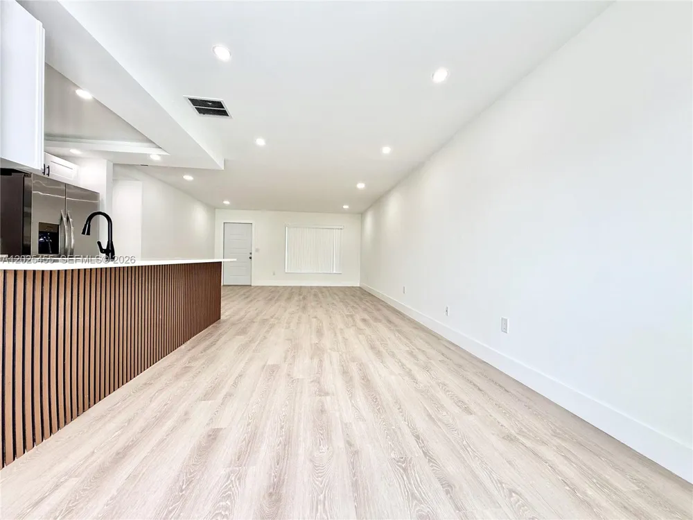 10209 SW 20th Ter Miami, FL 33165
