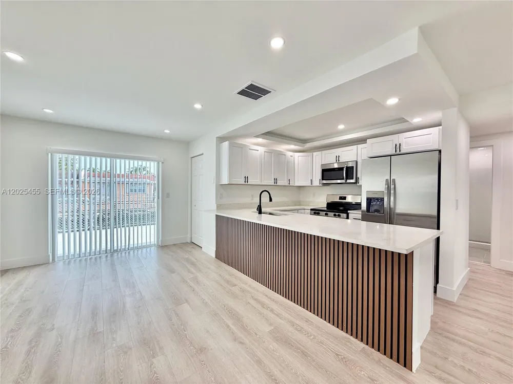 10209 SW 20th Ter Miami, FL 33165