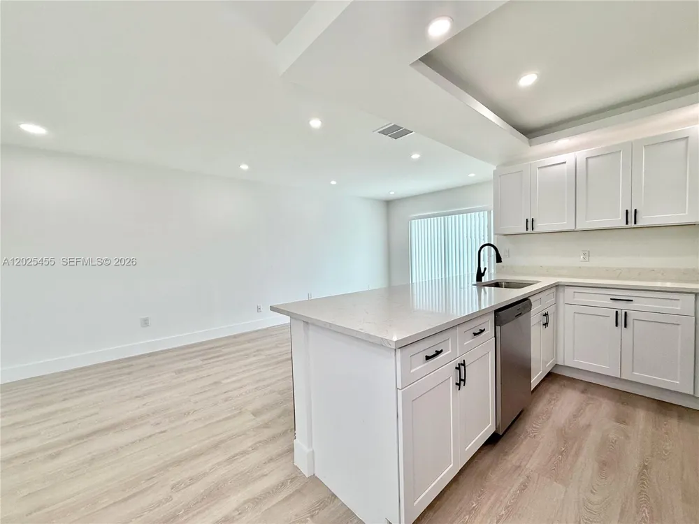 10209 SW 20th Ter Miami, FL 33165