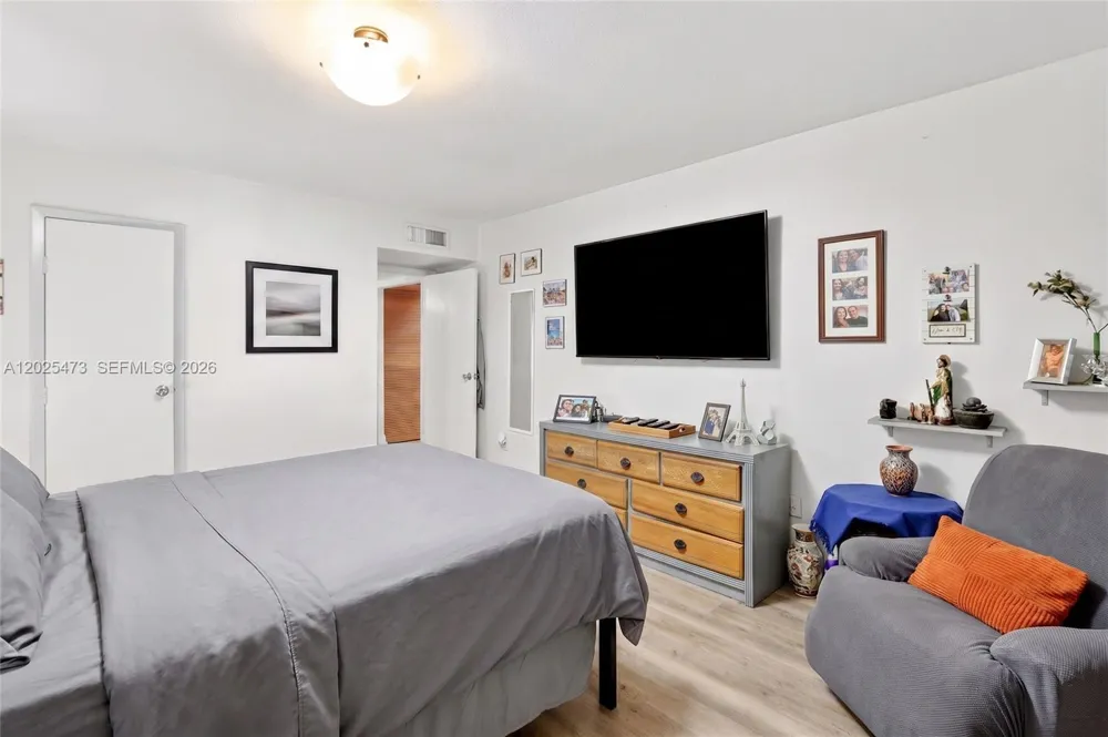 6705 Kingsmoor Way Miami Lakes, FL 33014