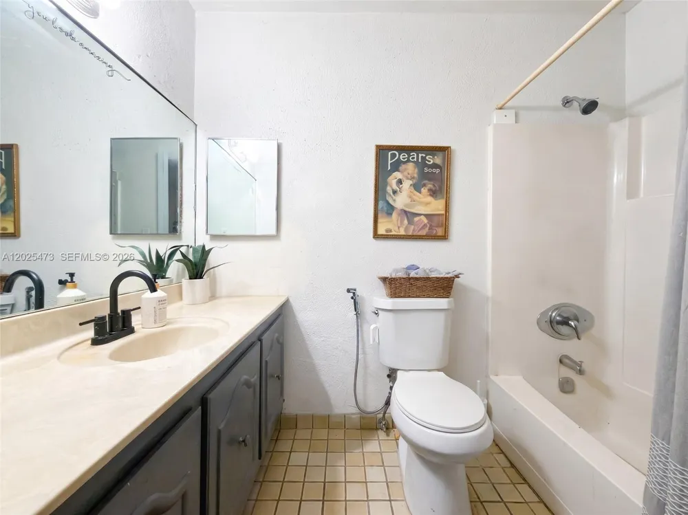 6705 Kingsmoor Way Miami Lakes, FL 33014