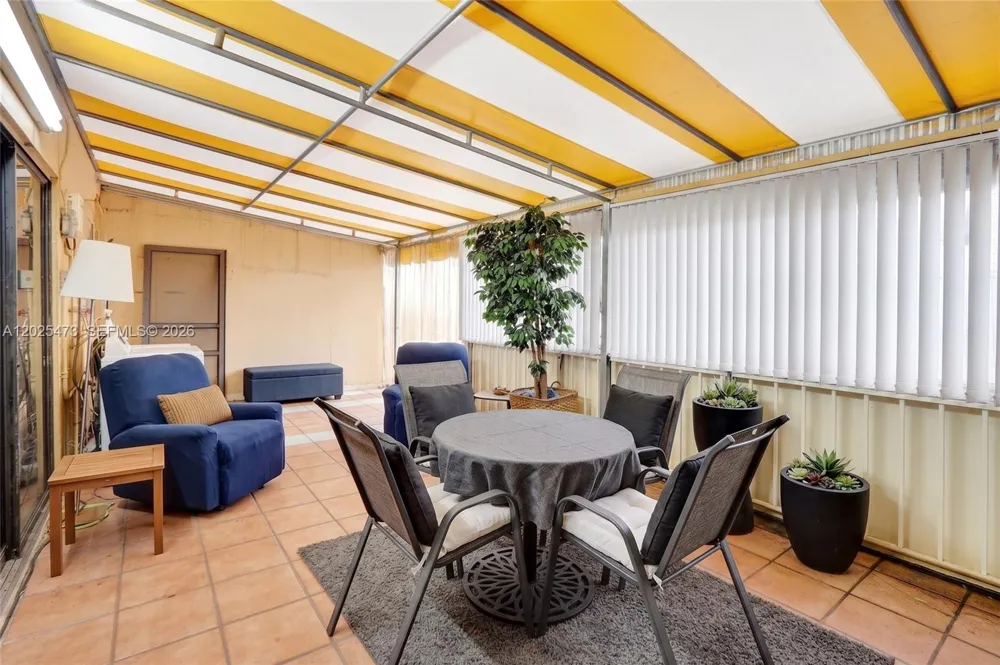 6705 Kingsmoor Way Miami Lakes, FL 33014