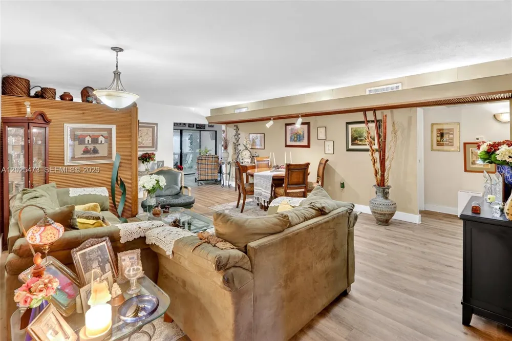 6705 Kingsmoor Way Miami Lakes, FL 33014