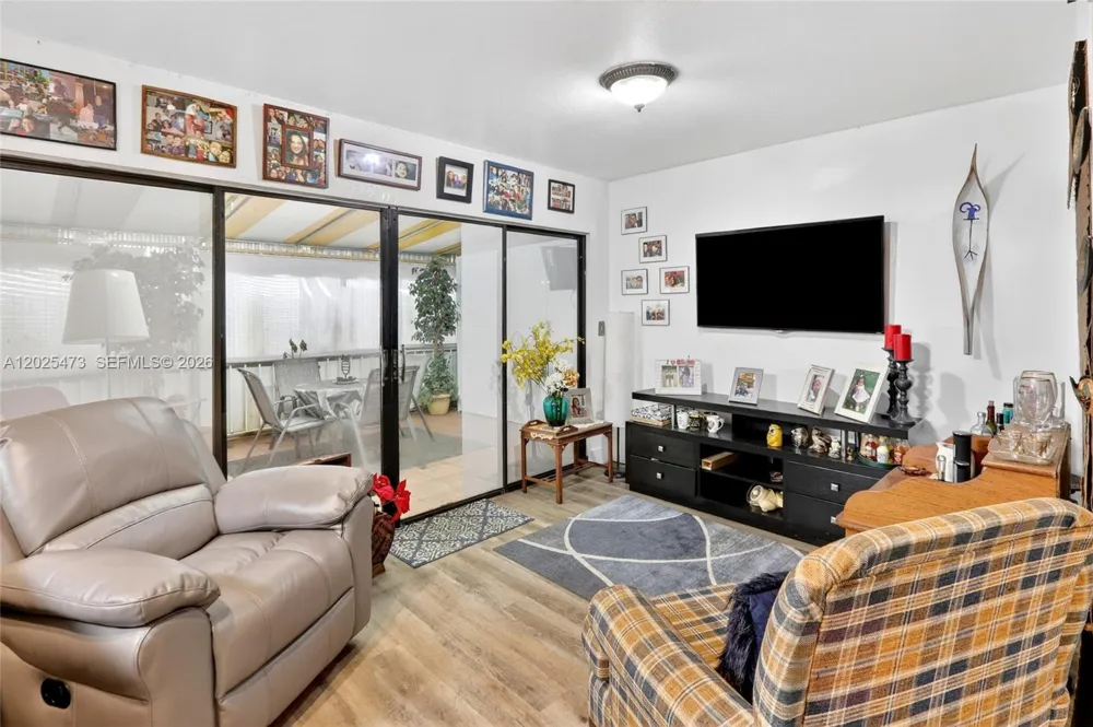 6705 Kingsmoor Way Miami Lakes, FL 33014