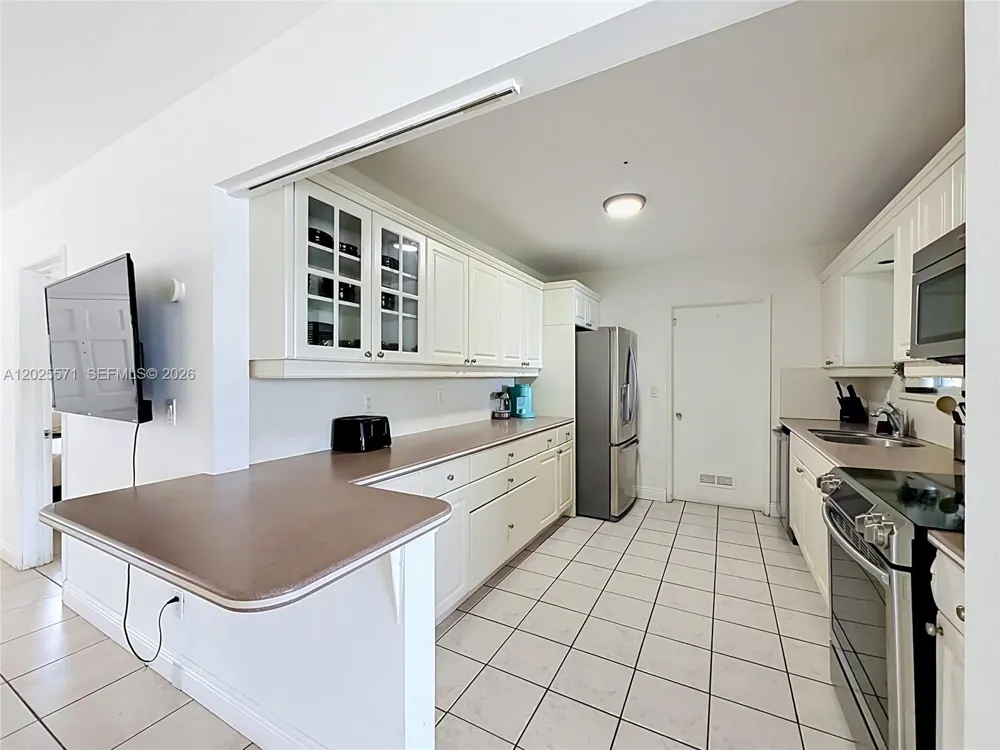 2501 NE 209th Ter Miami, FL 33180