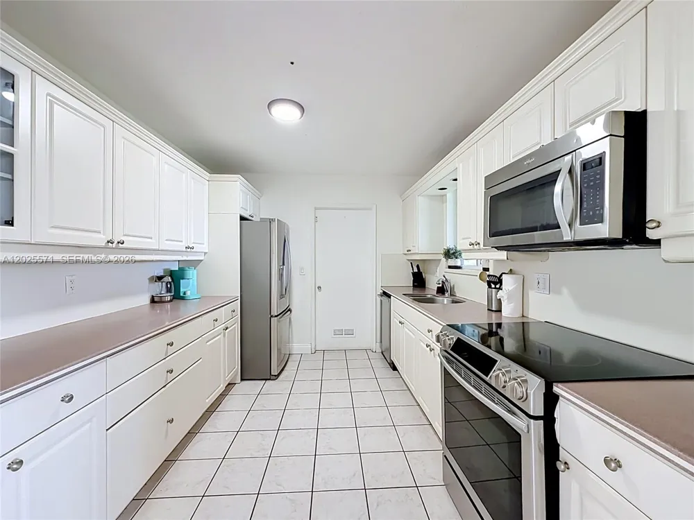 2501 NE 209th Ter Miami, FL 33180