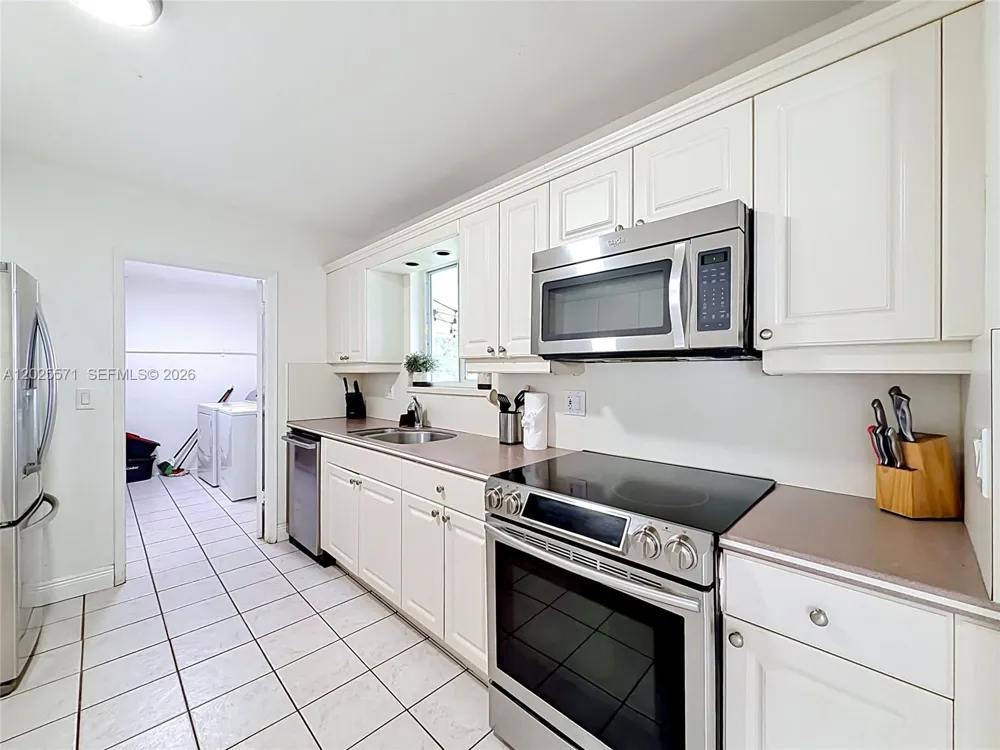 2501 NE 209th Ter Miami, FL 33180