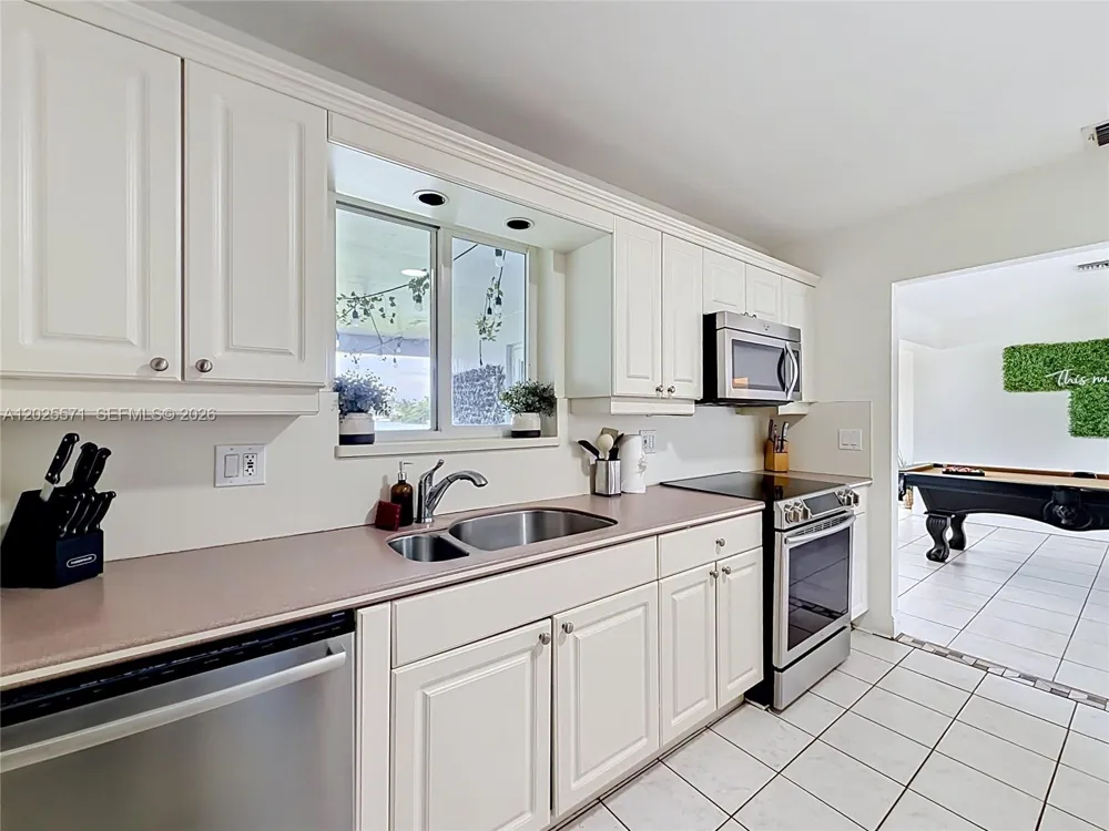 2501 NE 209th Ter Miami, FL 33180
