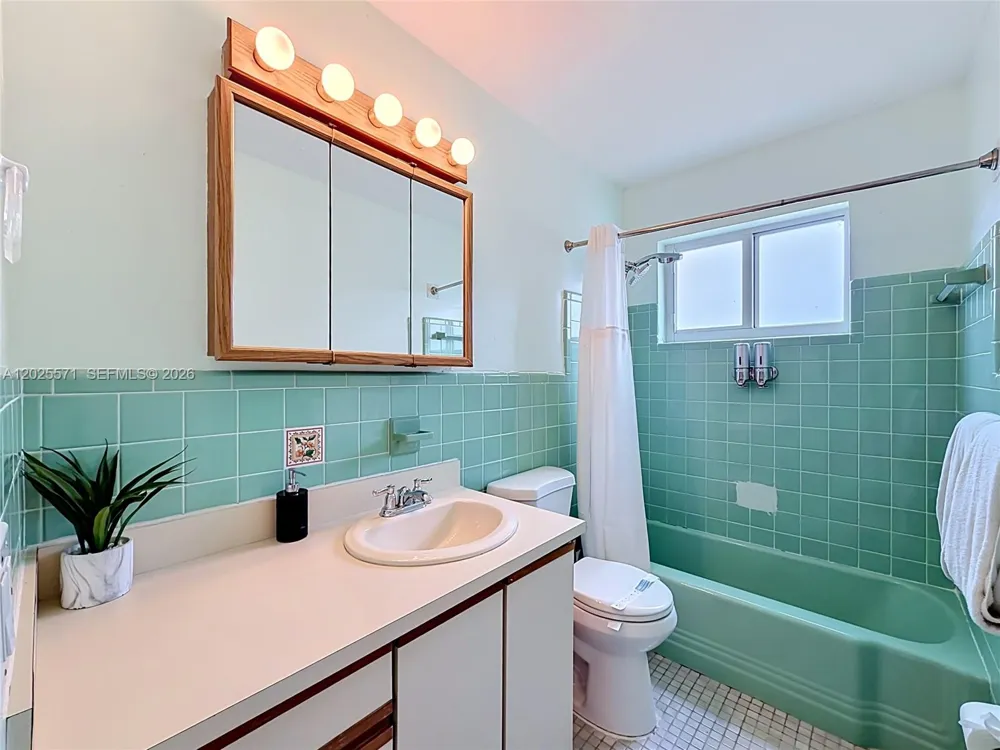 2501 NE 209th Ter Miami, FL 33180