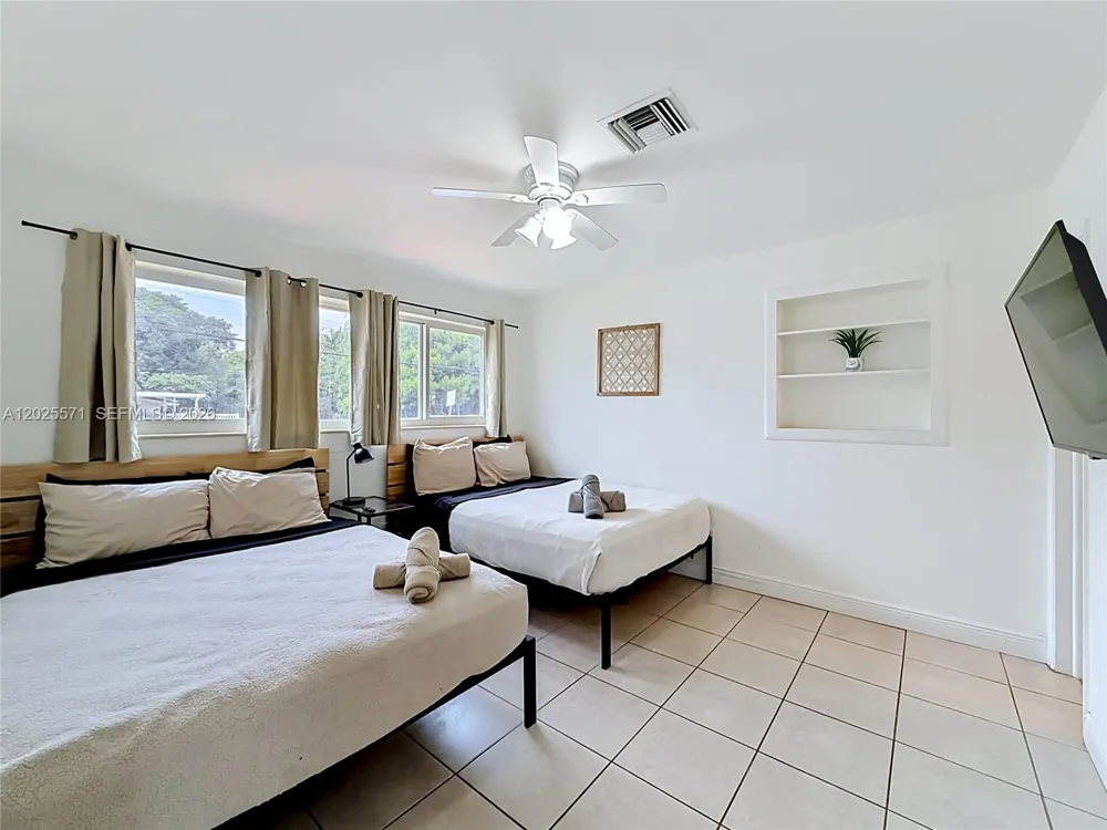 2501 NE 209th Ter Miami, FL 33180
