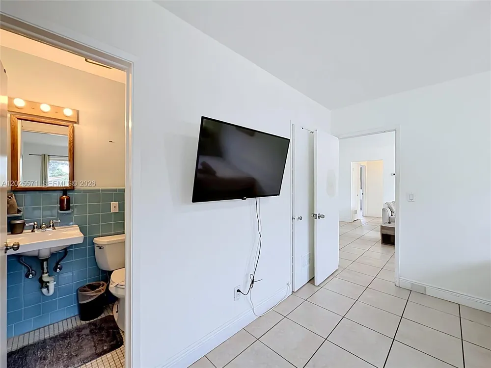 2501 NE 209th Ter Miami, FL 33180