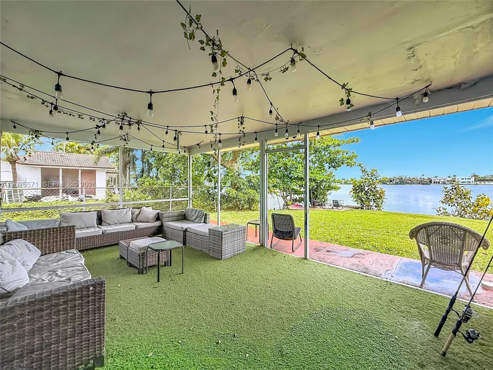2501 NE 209th Ter Miami, FL 33180