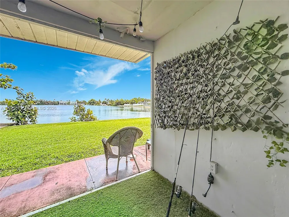 2501 NE 209th Ter Miami, FL 33180