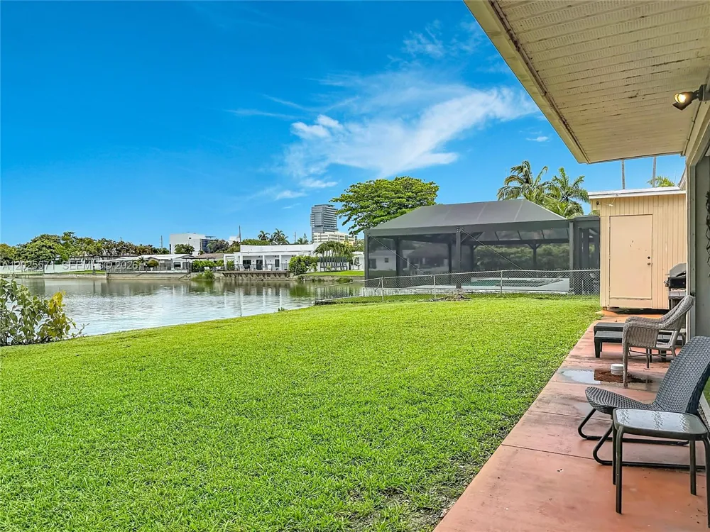 2501 NE 209th Ter Miami, FL 33180