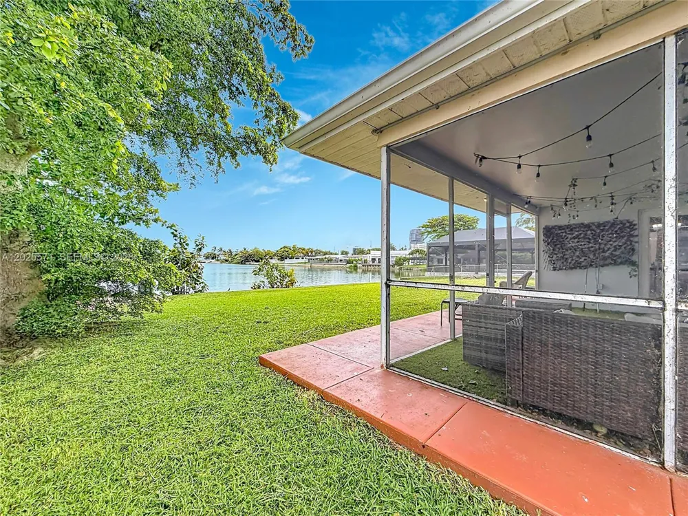 2501 NE 209th Ter Miami, FL 33180