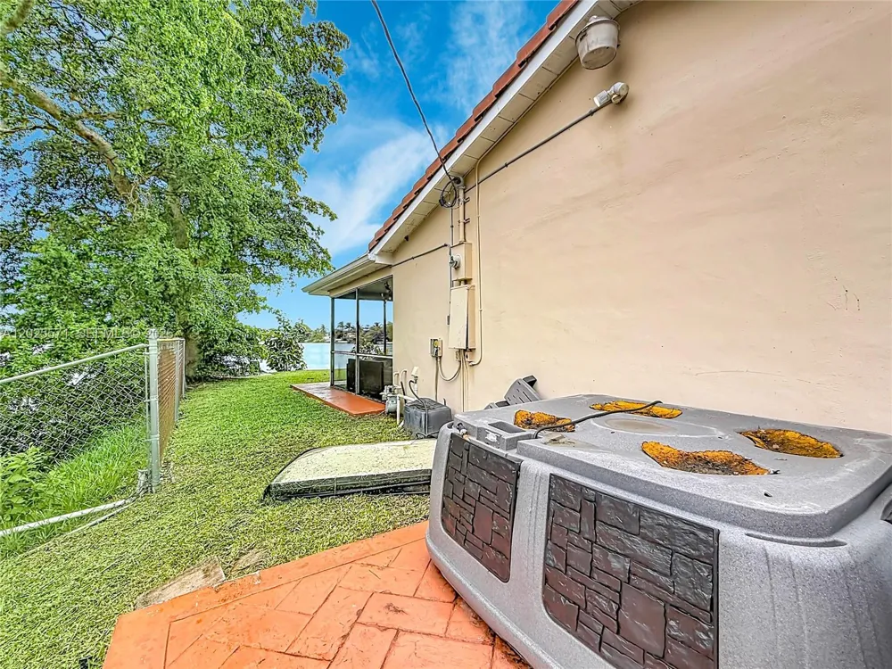 2501 NE 209th Ter Miami, FL 33180