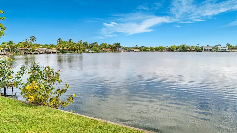 2501 NE 209th Ter Miami, FL 33180