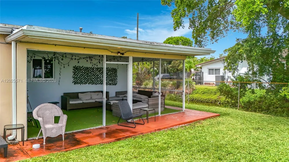 2501 NE 209th Ter Miami, FL 33180