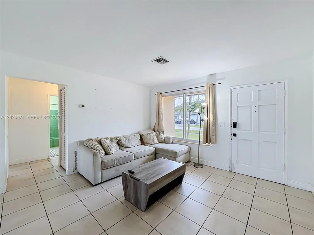 2501 NE 209th Ter Miami, FL 33180
