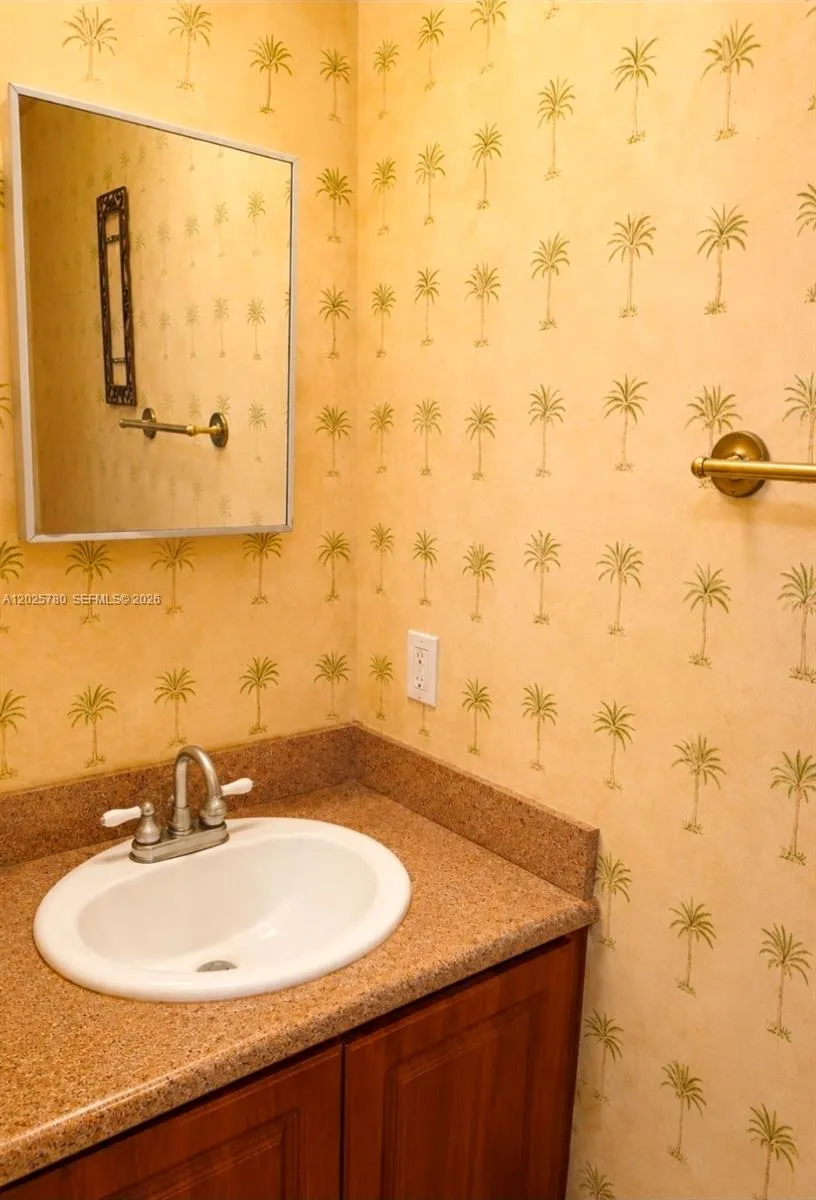 3082 S Oakland Forest Dr #1301 Oakland Park, FL 33309