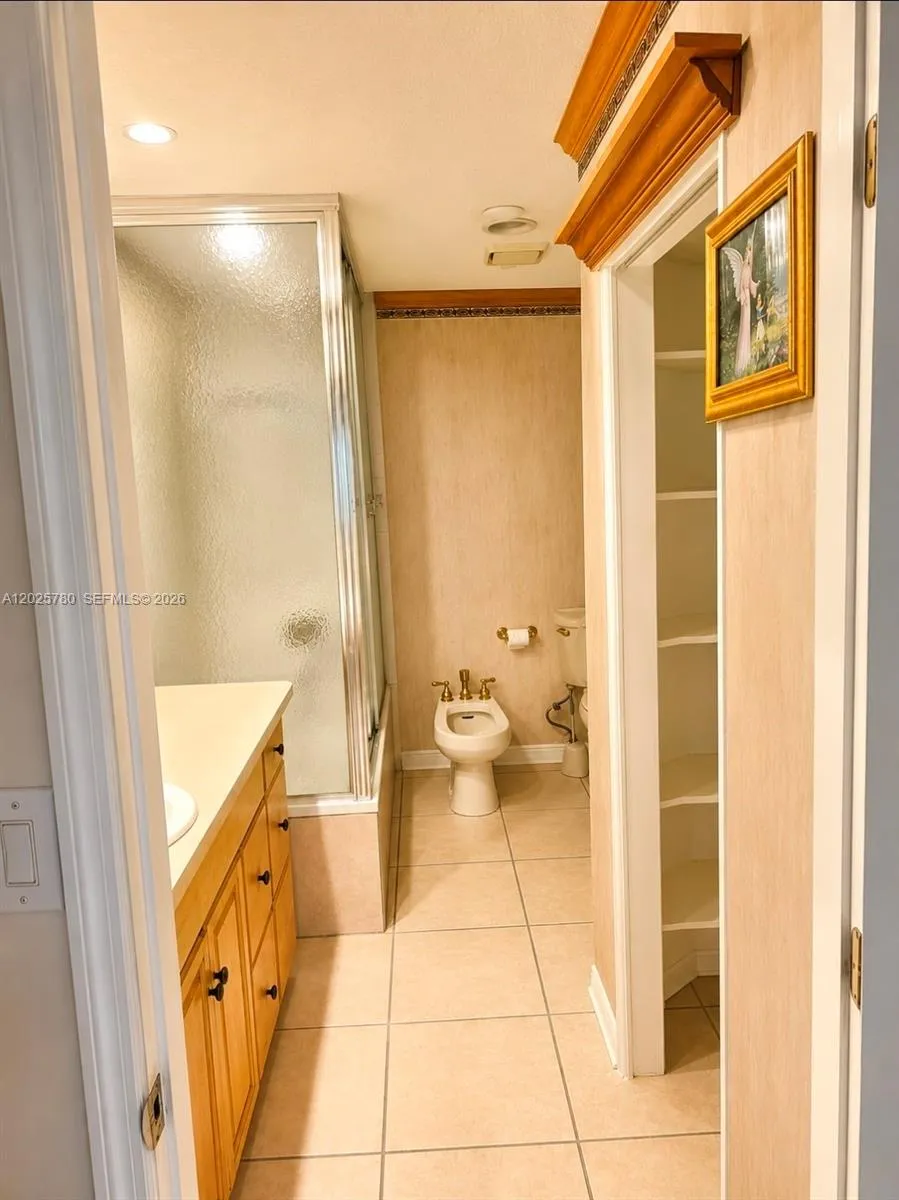 3082 S Oakland Forest Dr #1301 Oakland Park, FL 33309