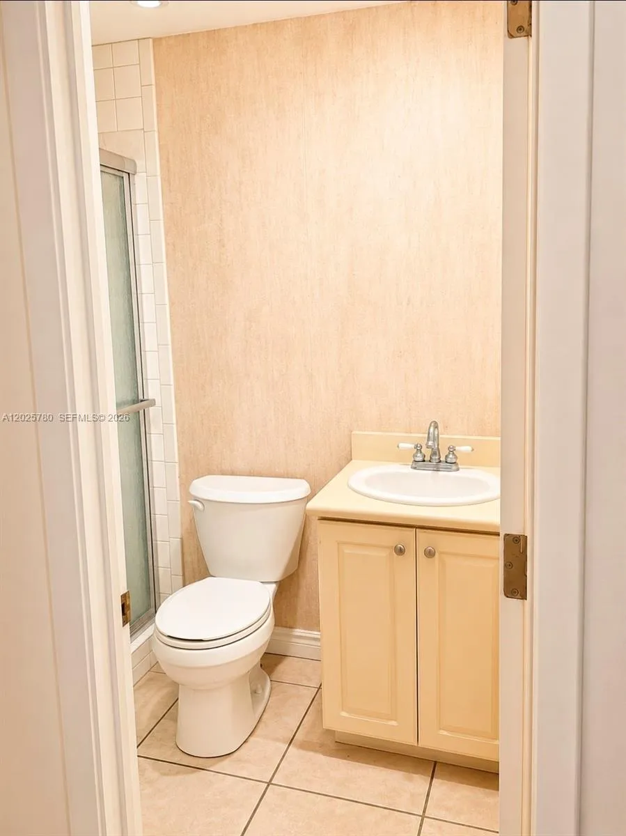 3082 S Oakland Forest Dr #1301 Oakland Park, FL 33309